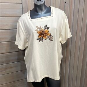 Alfred Dunner Cream Graphic Boxy Short Sleeve Tee